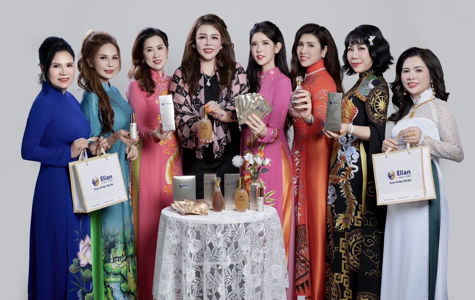 Elian Team in Ao Dai